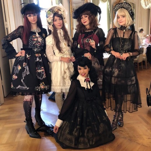 tea party squad #eternaltwilight #hellocon (at Helsinki) www.instagram.com/p/BnyOnHBBv4X/?ut