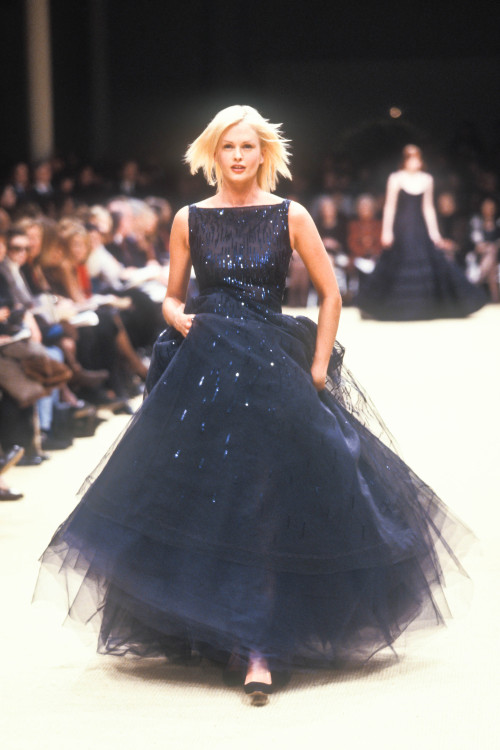 Pierre Balmain Haute Couture Spring/Summer 1999.Model: Kylie Bax