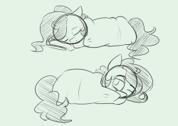 princessnoob-art:  Sleepy burrito Cookiebutt. 