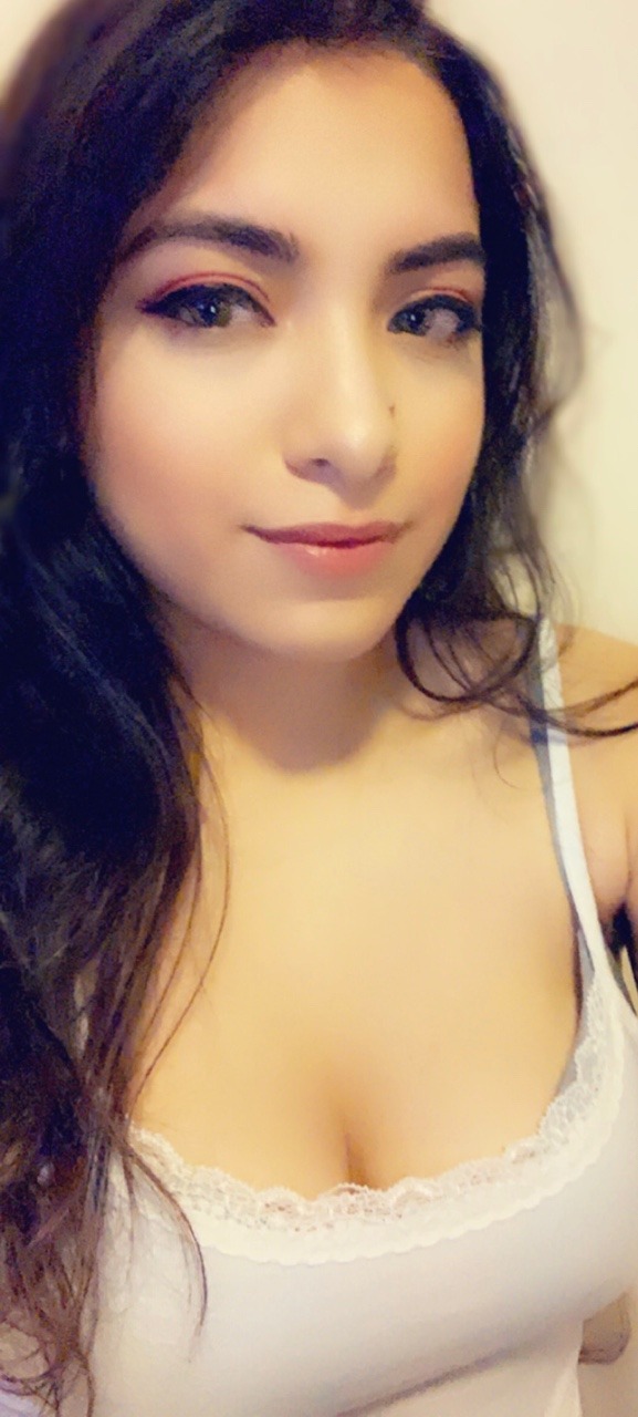 milabanilla:  Was practicing my makeup and felt cute lol decided to a take a selfie☺️