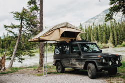 upknorth:  Find a dirt road by a river, near the mountains.Somewhere in the Rockies. Photo: @juliamanchik Follow us: @upknorth