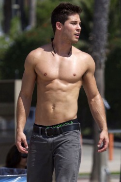 hotsexymenxxx:  Dean Geyer