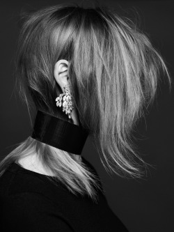 crfashionbook:  Our favorite diamond earrings worn Carine’s way