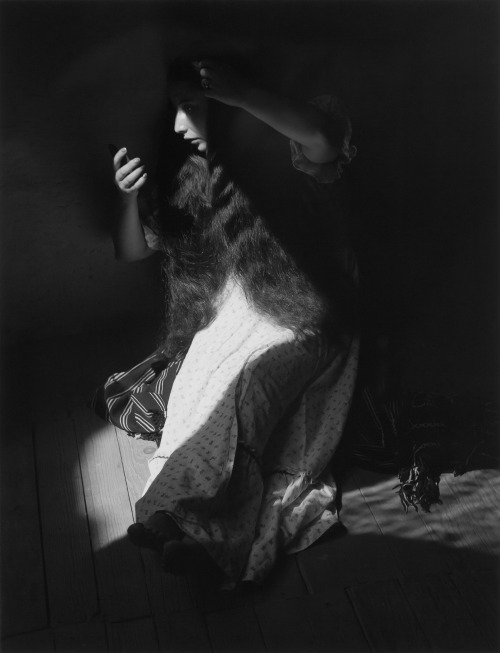 magictransistor:Manuel Álvarez Bravo. Portrait of the Eternal. 1935.