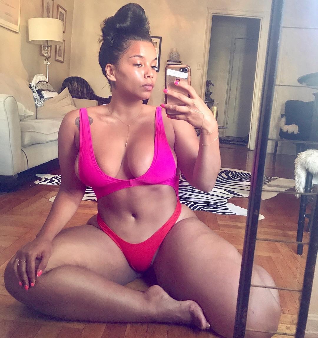 baddchickzzworldwidee:  @allhailkingsteph