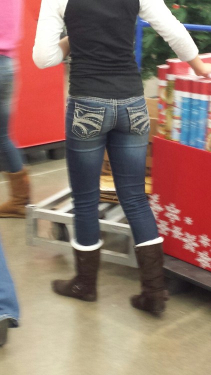 jeanslvr70:  Teen Booty in jeans! (1) By @creeplvr70