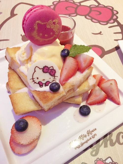 sushimoe: Hello Kitty Cafe Bangkok~ c:  ♡ please do not remove source and caption ♡   