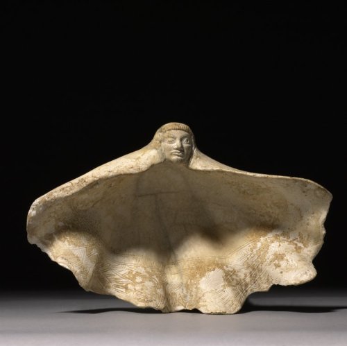 records-of-fortune:Phoenician. 700-650 BC. Tridacna squamosa shell carved with a human head on the a