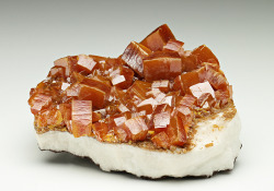 slimetony:  doomy:  bijoux-et-mineraux:Wulfenite