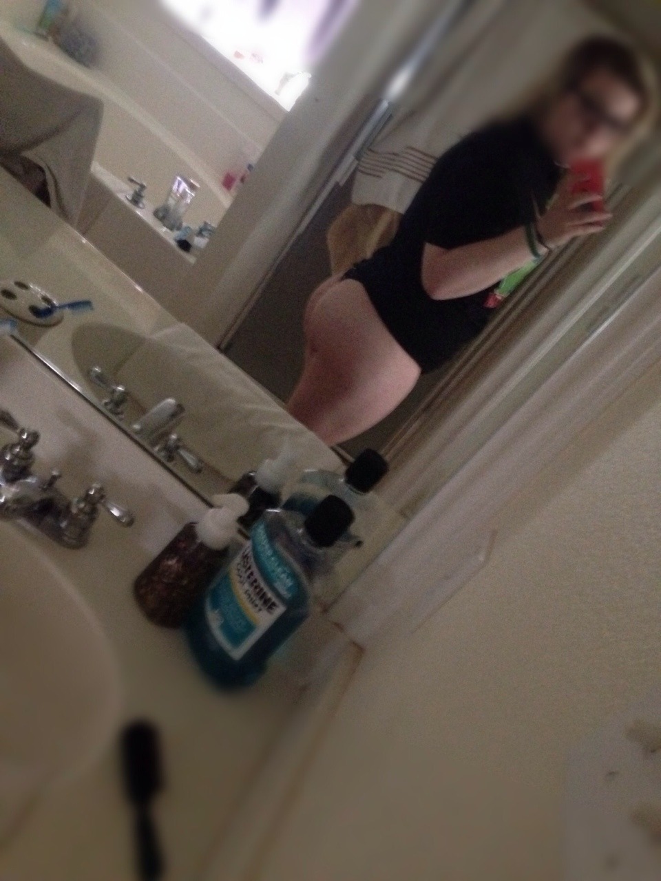 lamebutmynsfw:  thick thighs foreverrr 
