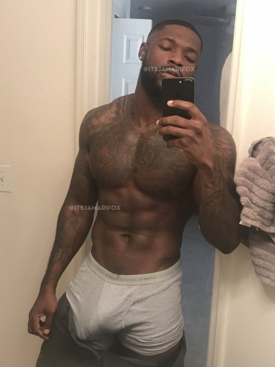 plutoworldsblog:  I JUST KNEW SHAWN WELLS HAD A NICE SIZE DICK! I WANNA SEE HOW PRETTY IT IS THO 😍😍😍😍