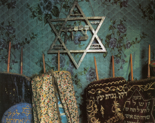 tzilahjewishcultureandhistory:Torah Scrolls, Signora Synagogue, Izmir, Turkey.Source: Neil Folberg. 