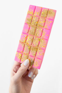 sweetoothgirl:EDIBLE GLITTER CHOCOLATE BARS