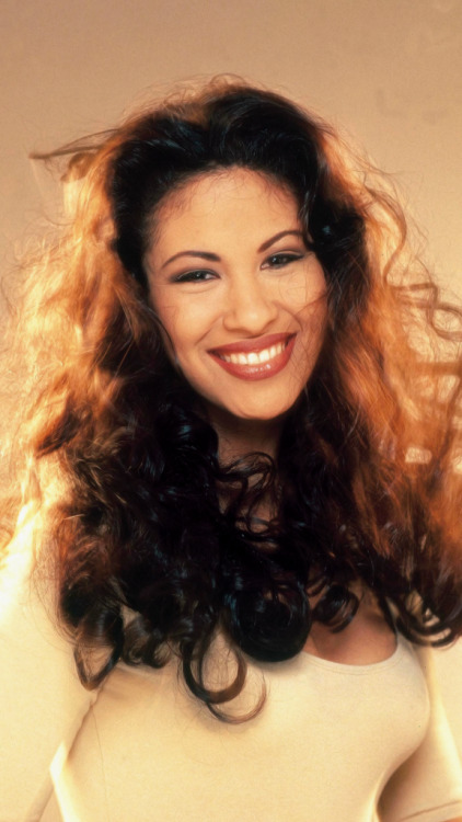 partylocks - Selena Quintanilla Lockscreens (iPhone...