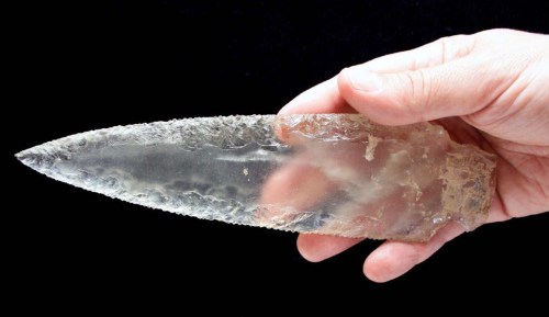churlingtonbeesecoatfactory: blue–folder:Crystal dagger uncovered in Spain, dating to around 3