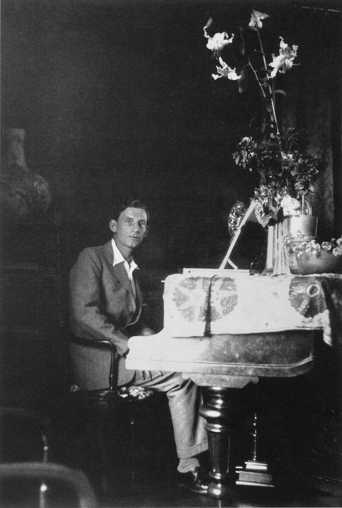 idlesuperstar:Siegfried Sassoon by Cecil Beaton, 1927