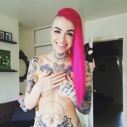 jaw-droppingwomen:  Leigh Raven Suicide