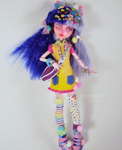 Monster High Custom by @ninabina.dolls featuring Retro Dolls US Merlin, Tranquility, Pink Lady and L