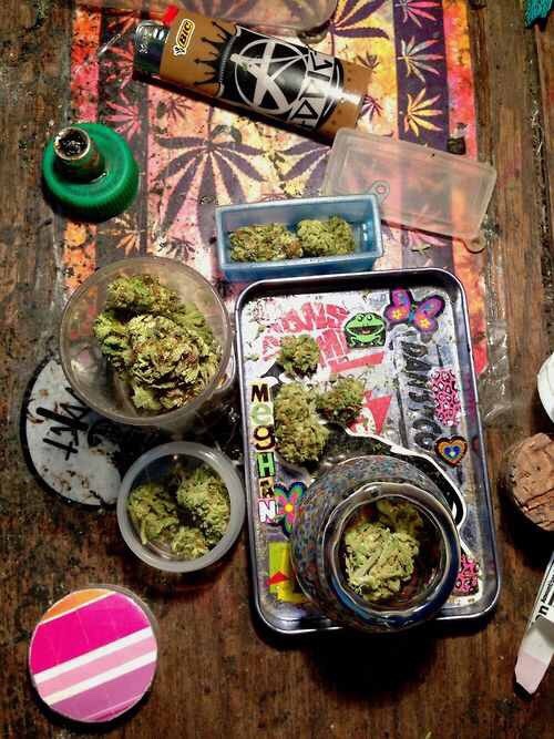 starstruckxxo: iLL FOREVER BE A HiPPiE ;; STONER ;; MOON CHiLD FOR AS LONG AS i LiVE ✌
