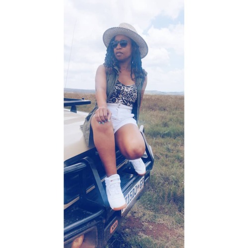 Fancy in the wild, impromptu photo-op #gamedrive #safari #TIA #shotleft #vscocam #blackgirlmagicht