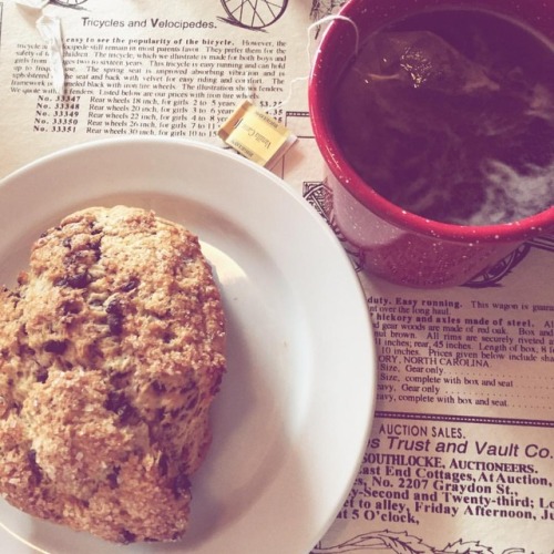 The perfect way to start off a Saturday is with a scone and a cup of tea☕️ how do you start off your