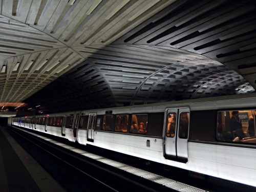 sosbrutalism: The mother of all Brutalist Metro systems with no fewer than 32(!) waffle slab vault stations: Harry Weese: Washington Metro, 1968–1991 http://sosbrutalism.org/cms/17140123 Photo: Jeremy Segrott 2015 (CC BY 2.0) 