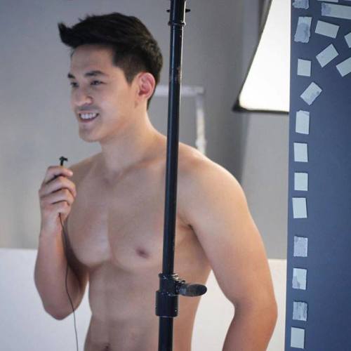 mantop10691:  泰國名攝影師Haruehun Airry男寵系列..最近也出寫真書的肌肉帥哥..Aun Warit 