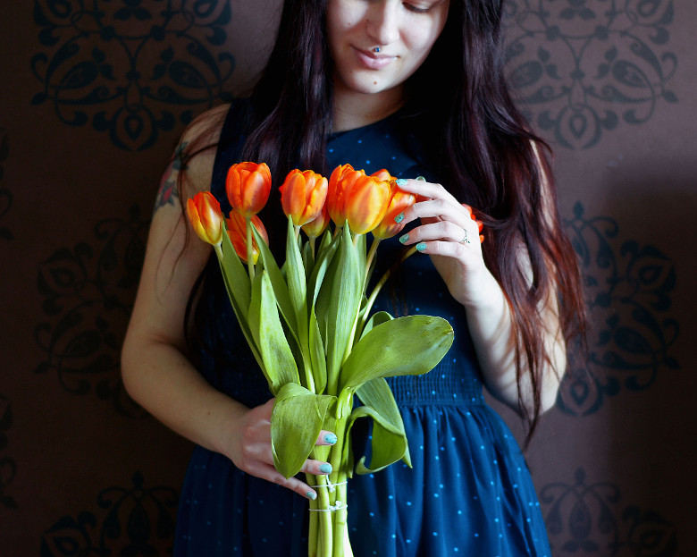 vuorinoita:  Mom sent me flowers, and chocolate! :)