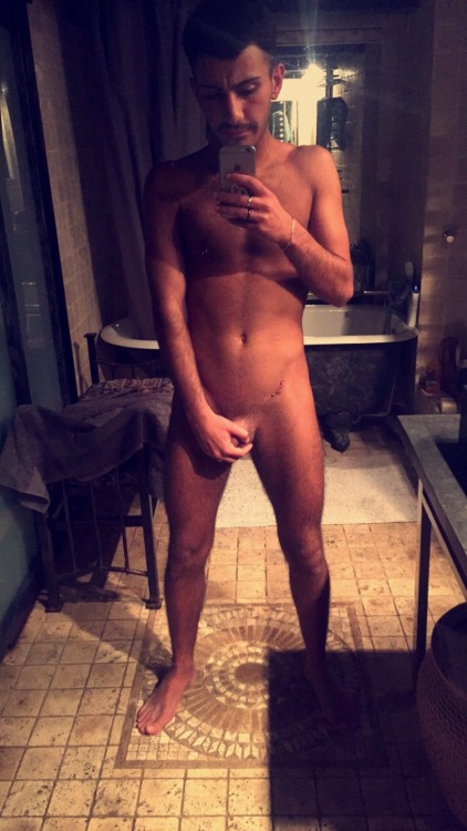 sexybulgarian:  🚶🏽