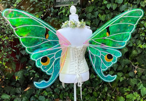 sosuperawesome:  Costume Wings // Byrning Raven on Etsy