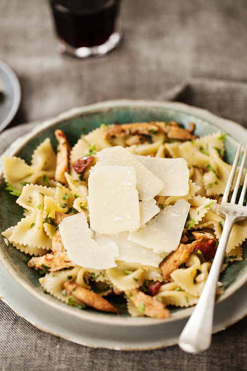 Farfalle with Chicken, Tomato and Olives