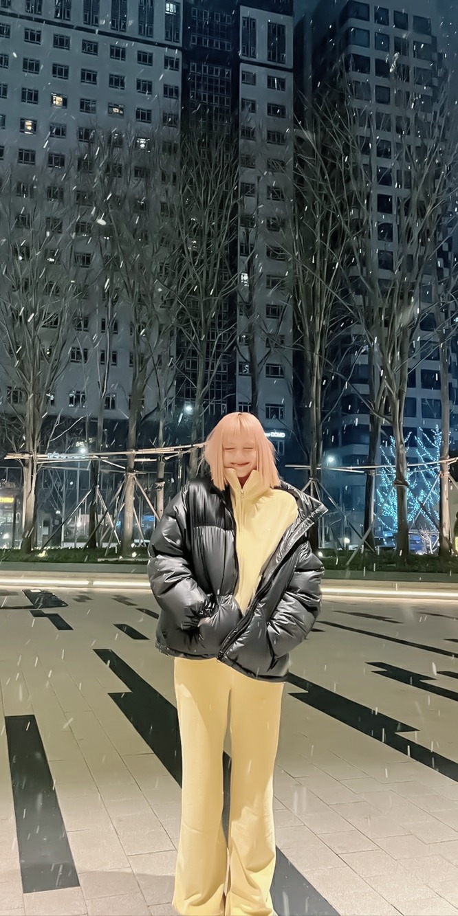 { BLACKPINK } Lisa Lockscreens
