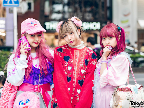We often see kawaii fashion-loving Japanese friends Shinako, Rimariri, and Emiry around the streets 
