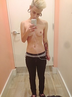 janicexxx:  joannanullo:  Shopping aka taking topless selfies  You just killed me