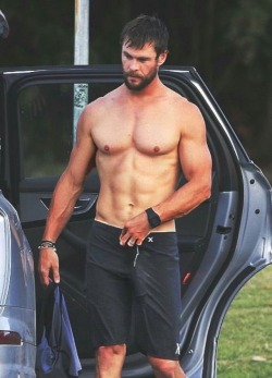 biebsjerry69:  Chris Hemsworth