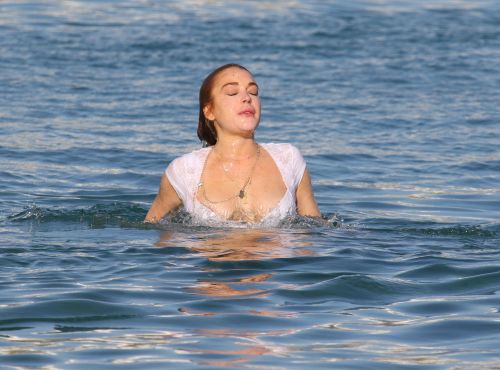  Lindsay Lohan at a beach in Mykonos 20.07.15 