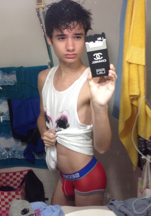 talkthatsexytalk: i felt very thotty this morning so i took thot selfies