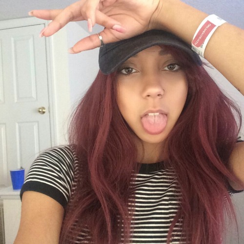 apollothakidd:  oneman-wolfpackk:  my tongue is weird but imagine me with red hair. my favvv wig  🙏🏾🙏🏾🙏🏾 