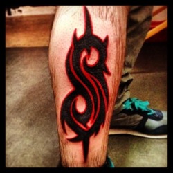 Slipknot tribal S tattoo….looks very