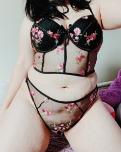 clingylilkoala:This might be my new favorite lingerie
