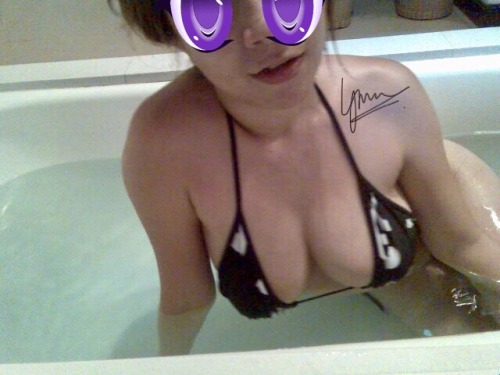 sxylynn:  sxylynn:  sxylynn:My bikini pic series. Taken in the bathroom of hotel .. reblogged  More of my bikini. Nice? Who wanna join me in the hot tub? 