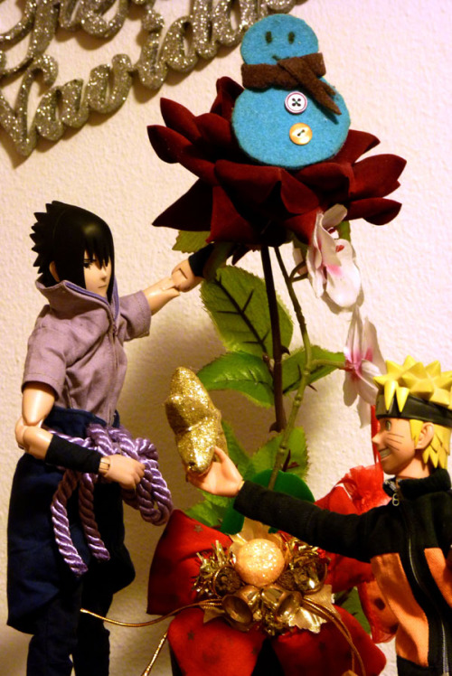 Sasuke & Naruto Wish you Happy holidays! ♥Ok I haven’t a Christmas Tree =___=Extra photos!!
