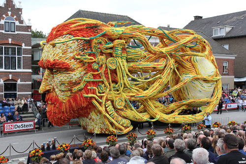 cleophatracominatya: culturenlifestyle: Annual Parade in the Netherlands Pays Homage to Vincent van 