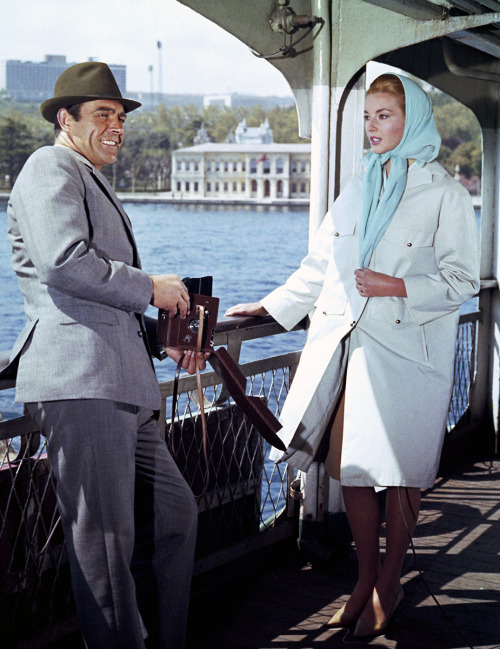 Sean Connery, Daniela Bianchi / production still from Terence Young’s From Russia with Love (1