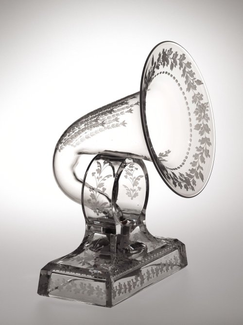 expecttheunexpectedtoday:
“expecttheunexpectedtoday
c.1920 - Radio Set / fine cut and engraved glasswork
by second-generation glass artist Thomas Taylor Hunt
-Corning Museum of Glass-
”