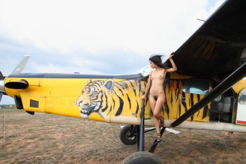 Fly high with Yana… by Daniel BauerMore photos of Yana on nakedworldofmars