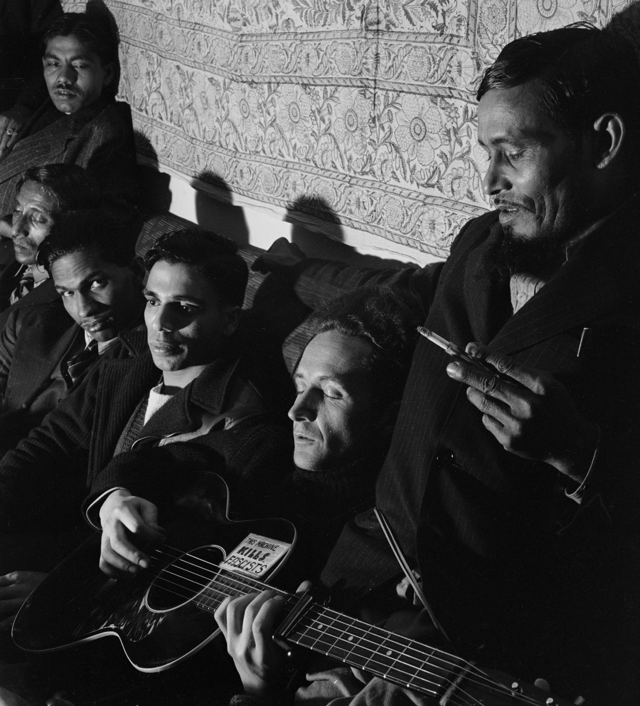 magictransistor:  Woody Guthrie sings at the American Club for Indian Seaman in the
