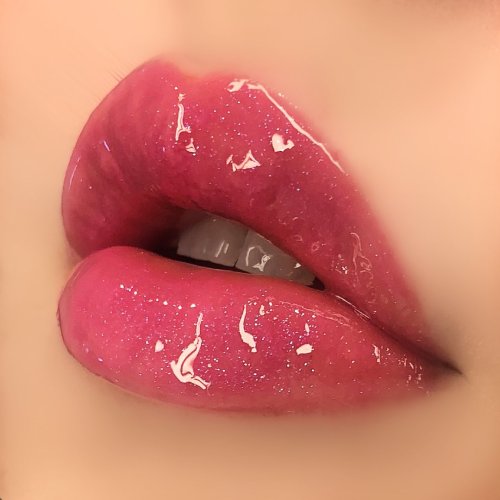 lipslover2000: hrt-makeup:  ♡makeup &amp; beauty♡  Mmm so glossy and tasty! I’d lick and s