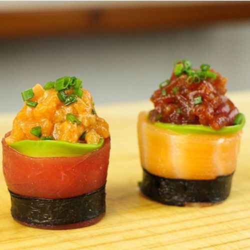 makesushi1:  Spicy salmon &amp; tuna tartare canapé sushi treats  Find the video how to m