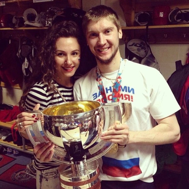 Wives and Girlfriends of NHL players — Sergei & Olya Bobrovsky